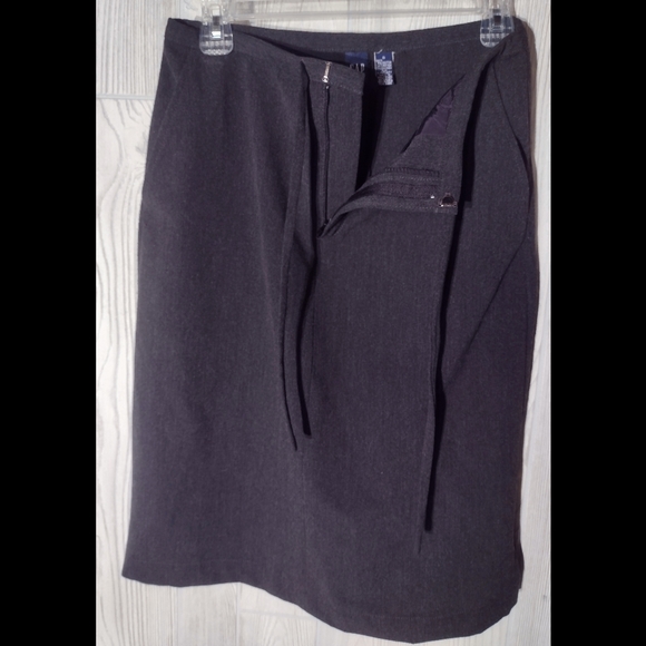 Like new skirt from GAP - Picture 7 of 10